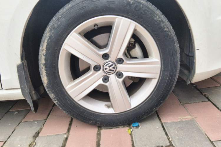 Used Volkswagen Golf 2015 1.6L Automatic Comfort Model Right Front Wheel Hub