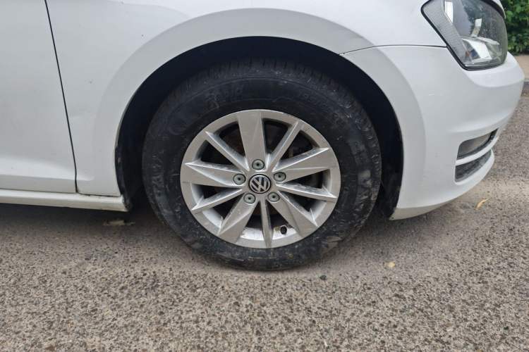 Used Volkswagen Golf 2015 1.6L Manual Fashion Edition Right Front Wheel Hub