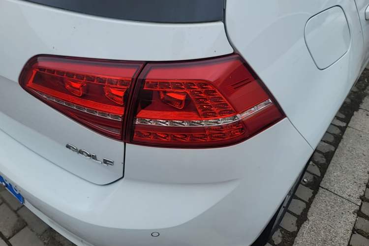 Used Volkswagen Golf 2015 1.6L Automatic Comfort Model Right Rear Taillight