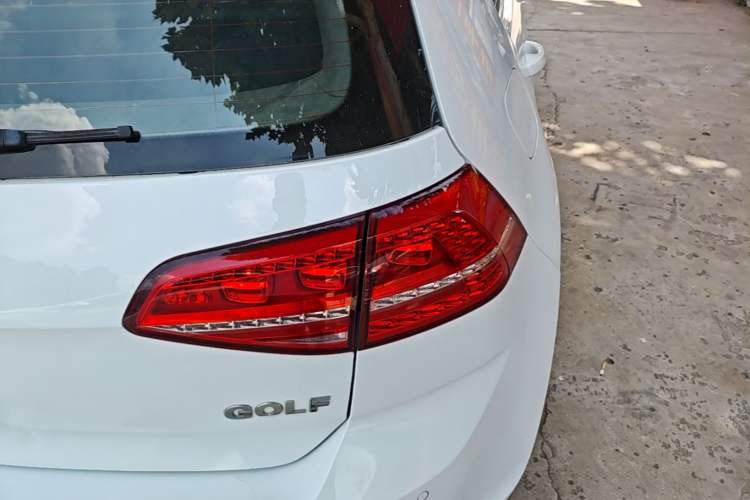 Used Volkswagen Golf 2015 1.6L Automatic Comfort Model Right Rear Taillight