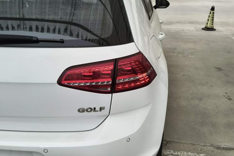 Used Volkswagen Golf 2015 1.6L Automatic Comfort Model Right Rear Taillight