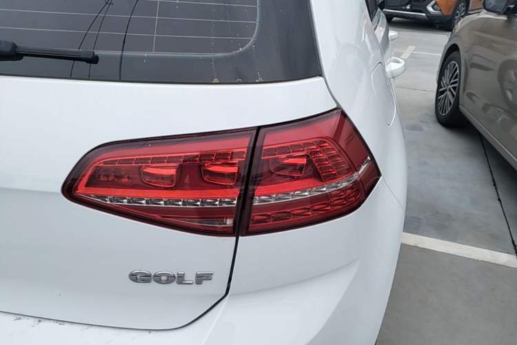 Used Volkswagen Golf 2015 1.6L Automatic Comfort Model Right Rear Taillight