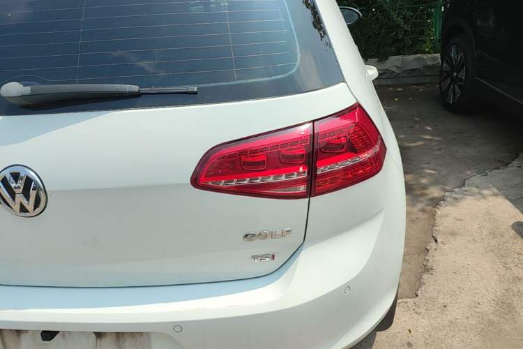 Used Volkswagen Golf 2015 1.4TSI Automatic Comfort Model Right Rear Taillight