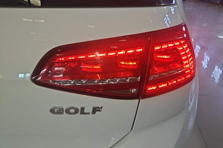 Used Volkswagen Golf 2015 1.6L Automatic Comfort Model Right Rear Taillight