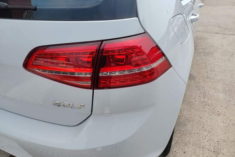 Used Volkswagen Golf 2015 1.6L Automatic Comfort Model Right Rear Taillight