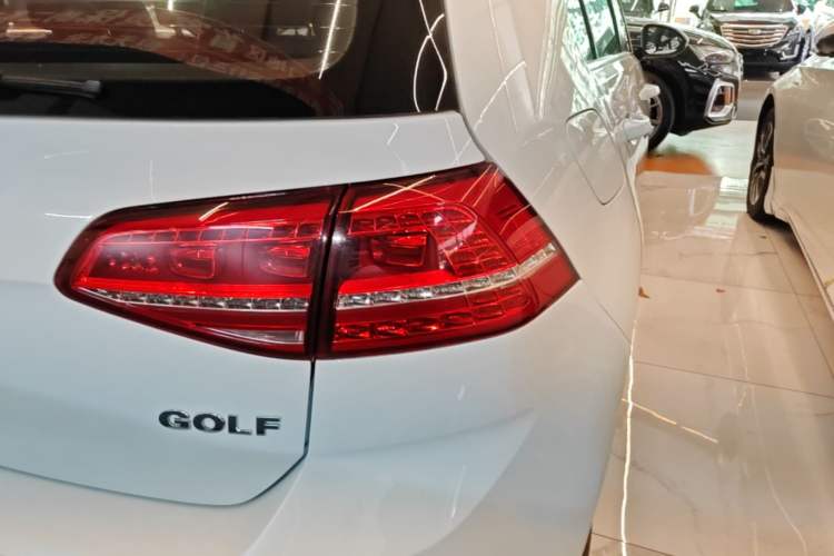 Used Volkswagen Golf 2015 1.6L Automatic Comfort Model Right Rear Taillight