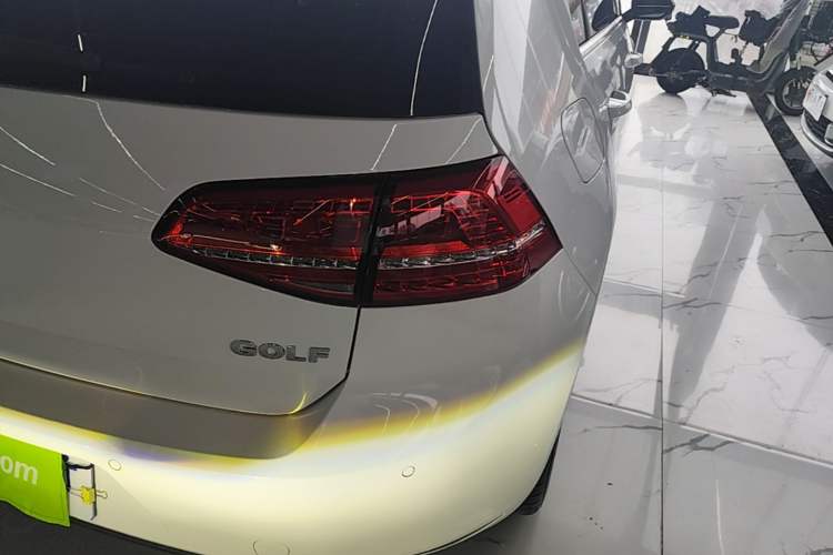 Used Volkswagen Golf 2015 1.6L Automatic Comfort Model Right Rear Taillight