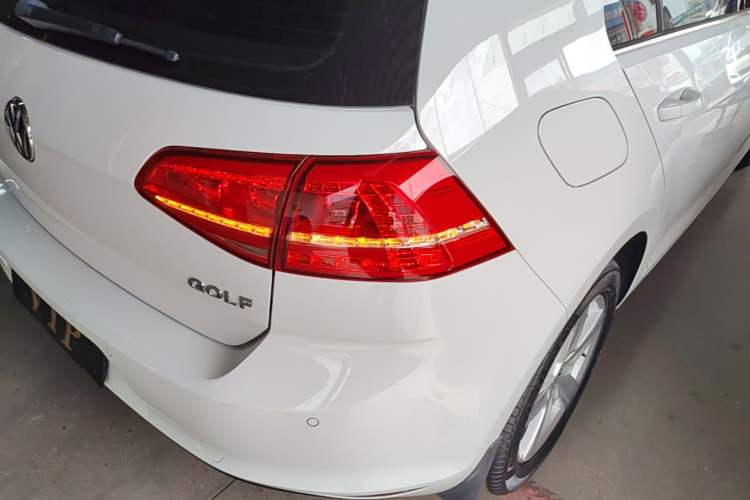 Used Volkswagen Golf 2015 1.6L Automatic Comfort Model Right Rear Taillight