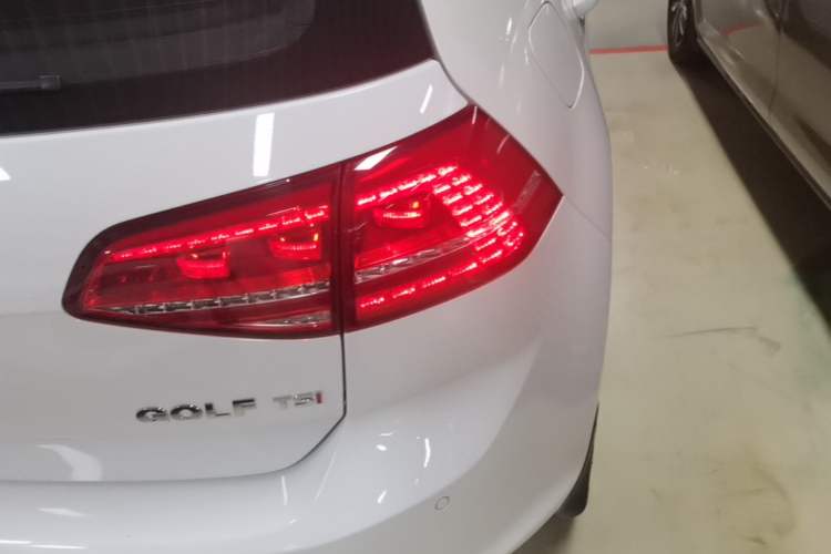 Used Volkswagen Golf 2015 1.4TSI Automatic Comfort Model Right Rear Taillight
