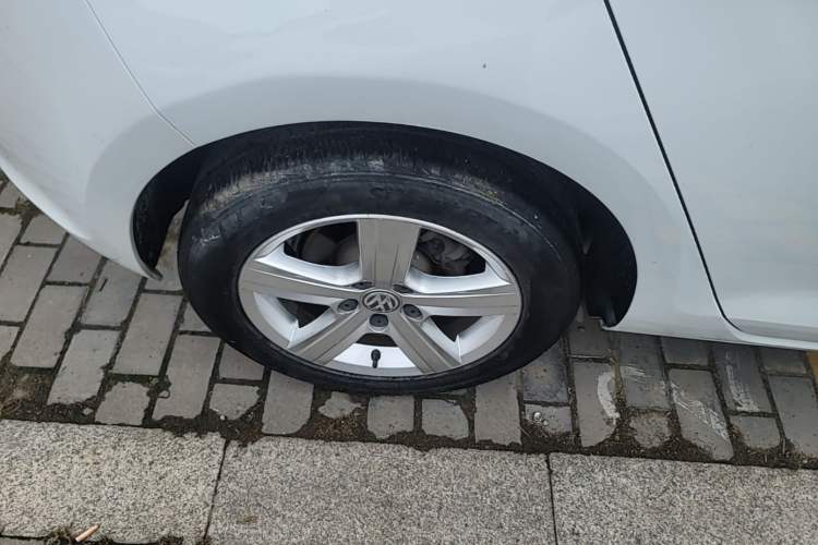 Used Volkswagen Golf 2015 1.6L Automatic Comfort Model Right Rear Wheel Hub