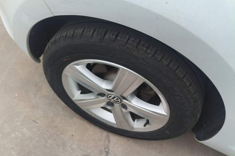 Used Volkswagen Golf 2015 1.4TSI Automatic Luxury Model Right Rear Wheel Hub
