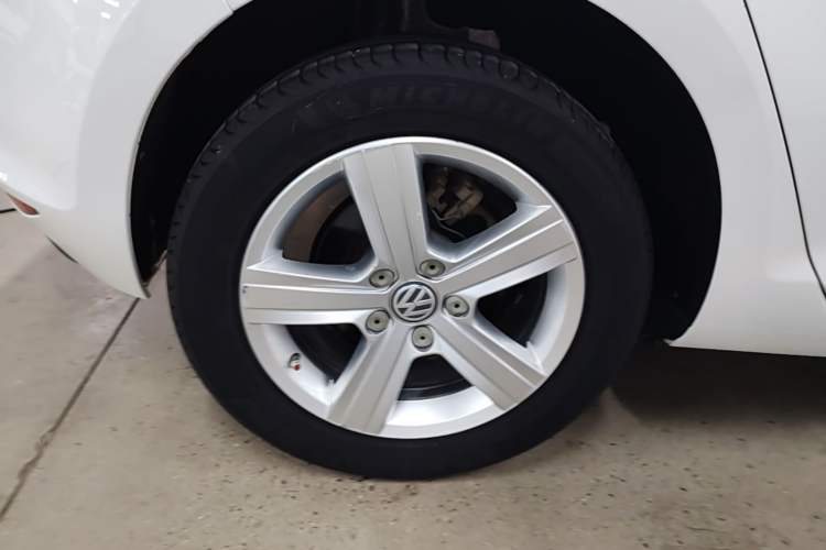 Used Volkswagen Golf 2015 1.4TSI Automatic Luxury Model Right Rear Wheel Hub