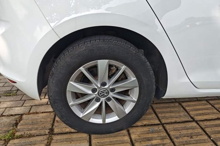 Used Volkswagen Golf 2015 1.6L Automatic Fashion Model Right Rear Wheel Hub