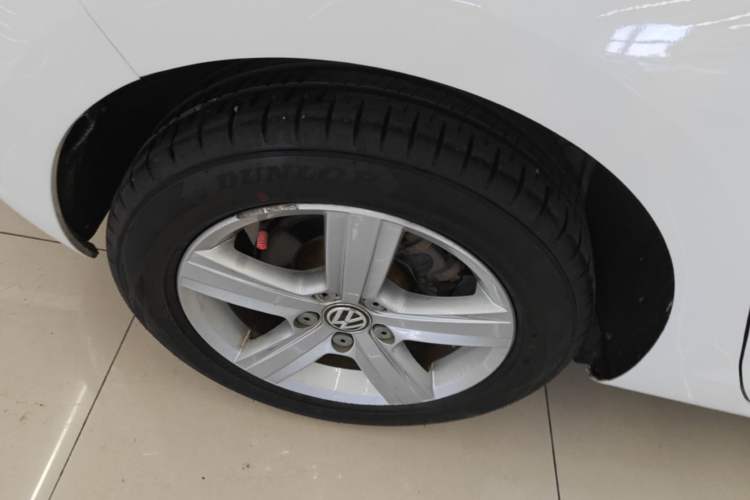 Used Volkswagen Golf 2015 1.4TSI Automatic Comfort Model Right Rear Wheel Hub