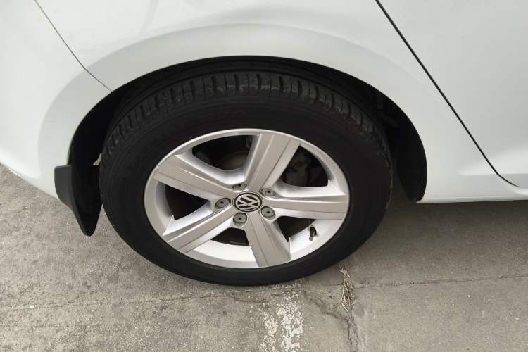 Used Volkswagen Golf 2015 1.6L Automatic Comfort Model Right Rear Wheel Hub