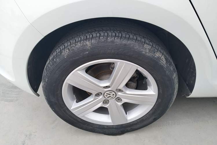 Used Volkswagen Golf 2015 1.6L Automatic Comfort Model Right Rear Wheel Hub