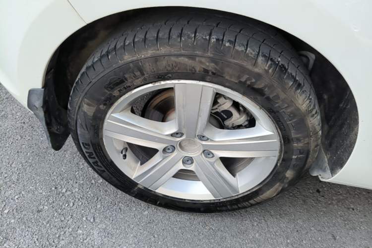 Used Volkswagen Golf 2015 1.4TSI Automatic Comfort Model Right Rear Wheel Hub