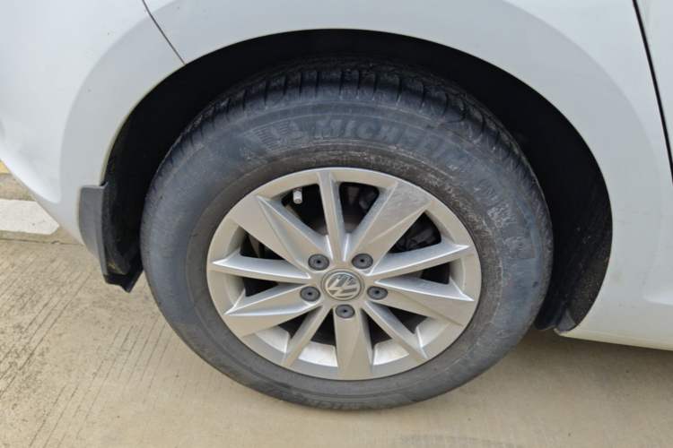 Used Volkswagen Golf 2015 1.6L Automatic Fashion Model Right Rear Wheel Hub