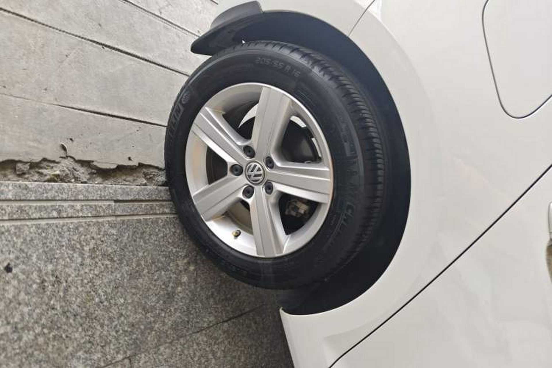Used Volkswagen Golf 2015 1.4TSI Automatic Luxury Model Right Rear Wheel Hub