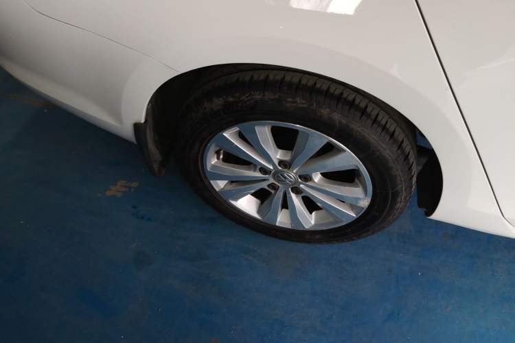 Used Volkswagen Golf 2015 1.4TSI Comfort Travel Edition Right Rear Wheel Hub