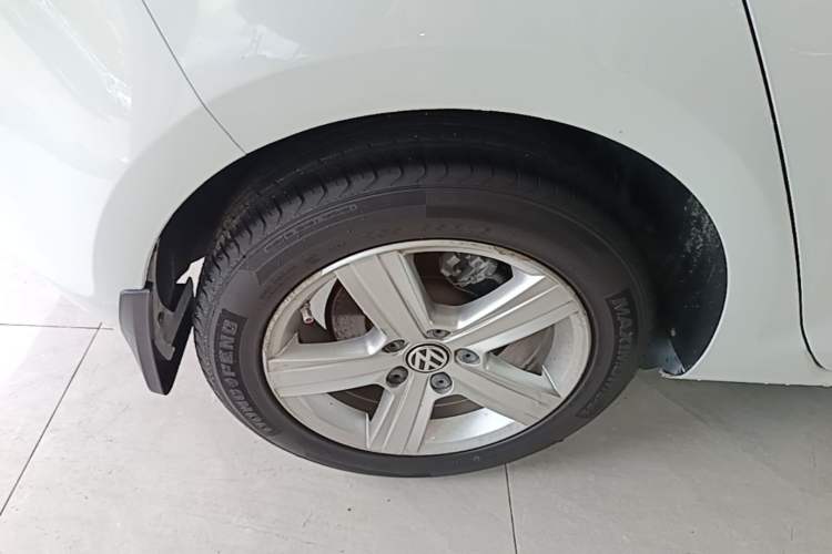 Used Volkswagen Golf 2015 1.4TSI Automatic Comfort Model Right Rear Wheel Hub