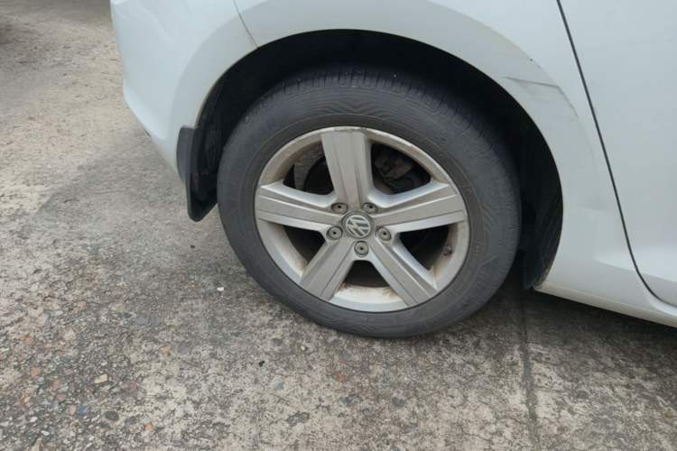Used Volkswagen Golf 2015 1.4TSI Automatic Comfort Model Right Rear Wheel Hub