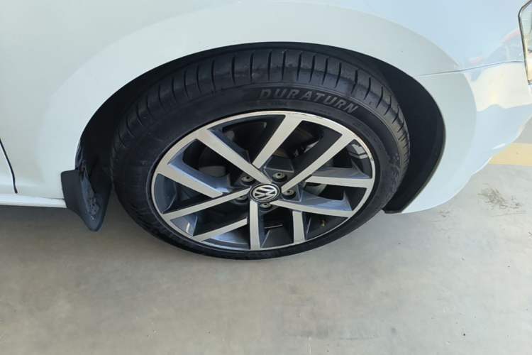 Used Volkswagen Golf 2015 1.6L Automatic Comfort Model Right Rear Wheel Hub