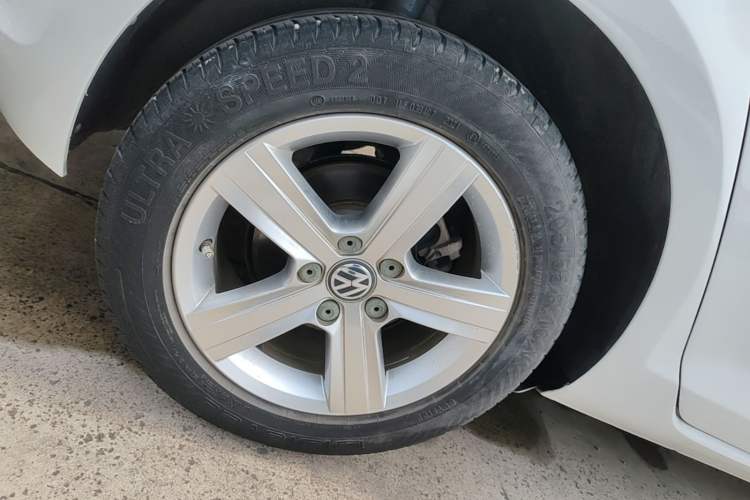 Used Volkswagen Golf 2015 1.6L Automatic Comfort Model Right Rear Wheel Hub