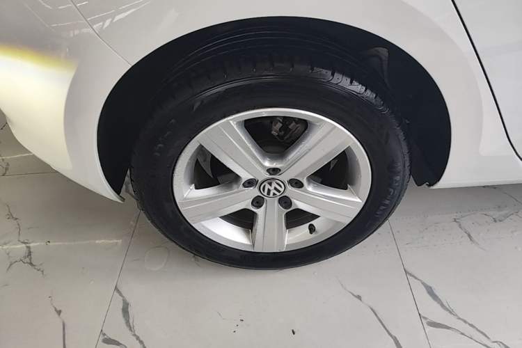 Used Volkswagen Golf 2015 1.6L Automatic Comfort Model Right Rear Wheel Hub
