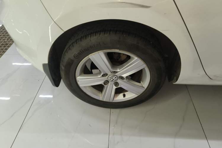 Used Volkswagen Golf 2015 1.4TSI Automatic Luxury Model Right Rear Wheel Hub