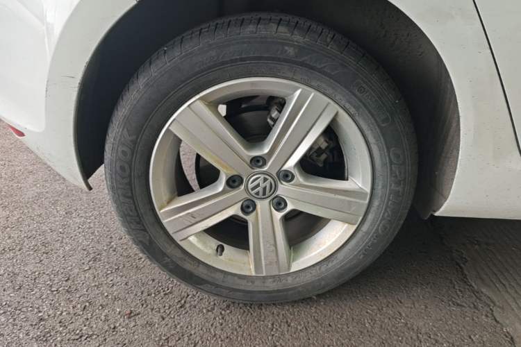 Used Volkswagen Golf 2015 1.4TSI Automatic Luxury Model Right Rear Wheel Hub