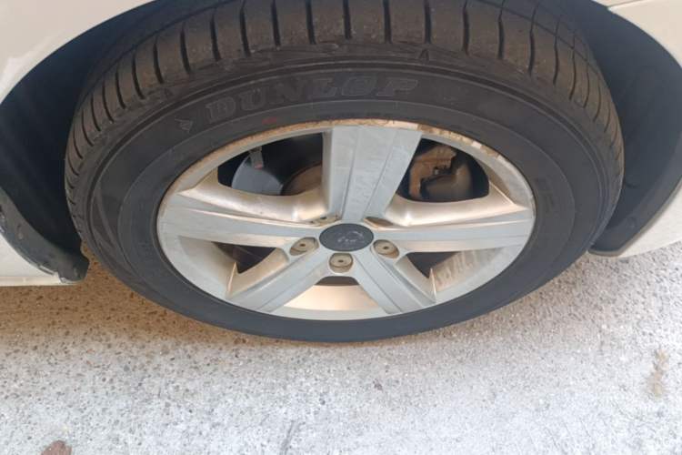 Used Volkswagen Golf 2015 1.4TSI Automatic Comfort Model Right Rear Wheel Hub
