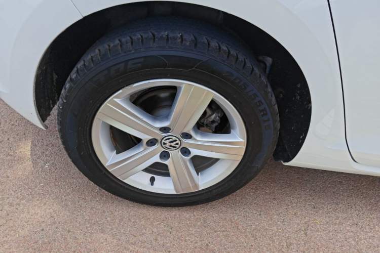 Used Volkswagen Golf 2015 1.6L Automatic Comfort Model Right Rear Wheel Hub