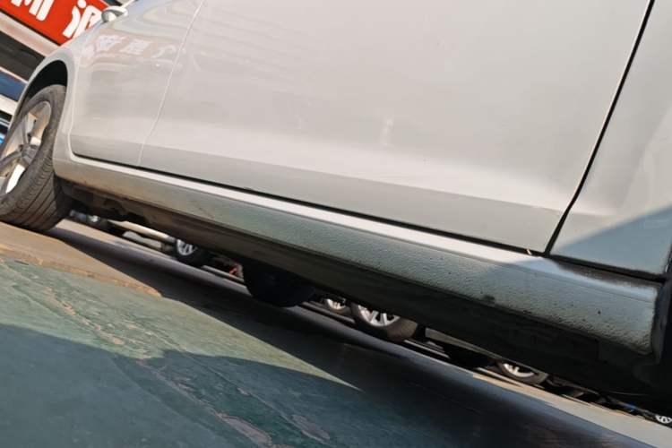 Used Volkswagen Golf 2015 1.4TSI Automatic Comfort Model Right Side Sill