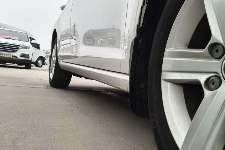 Used Volkswagen Golf 2015 1.6L Automatic Comfort Model Right Side Sill
