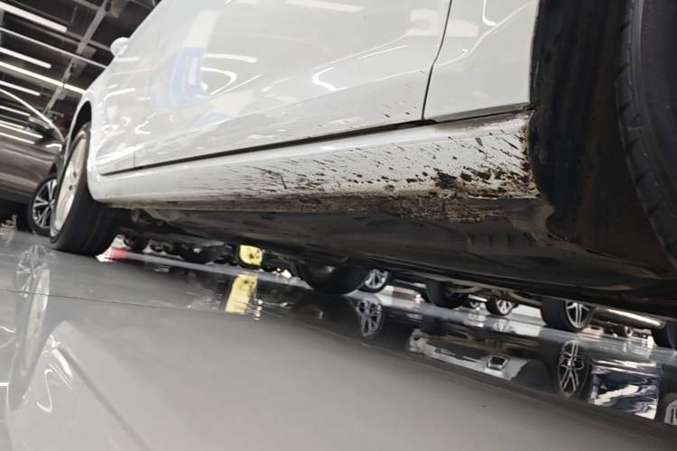 Used Volkswagen Golf 2015 1.6L Automatic Comfort Model Right Side Sill