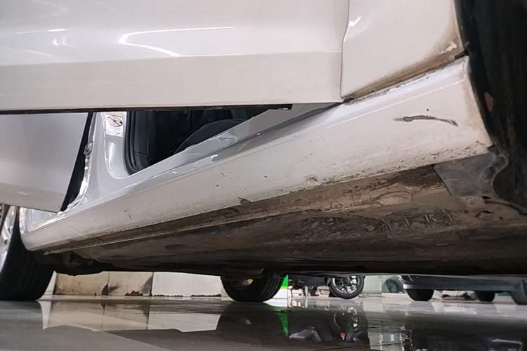 Used Volkswagen Golf 2015 1.4TSI Automatic Comfort Model Right Side Sill