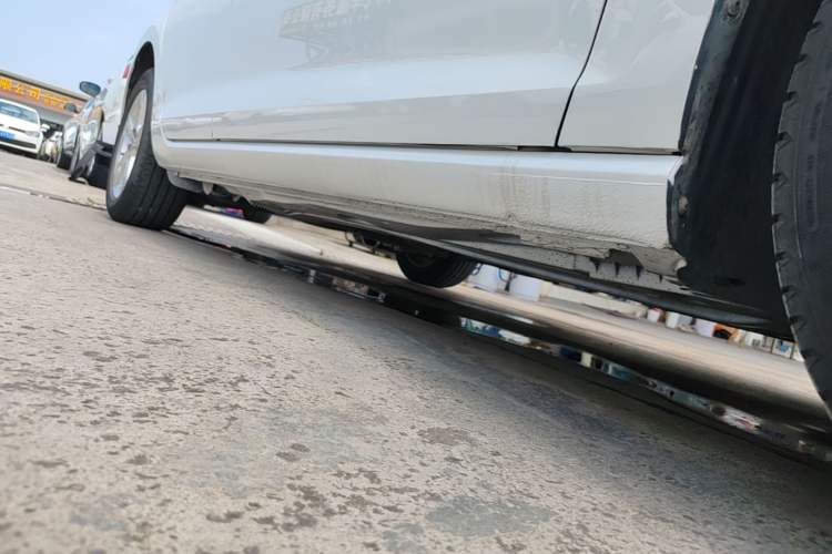 Used Volkswagen Golf 2015 1.6L Automatic Comfort Model Right Side Sill