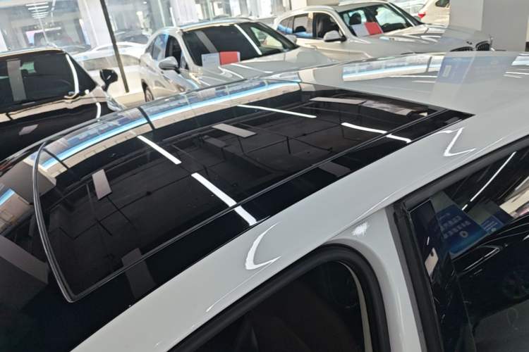 Used Volkswagen Golf 2015 1.6L Automatic Comfort Model Roof