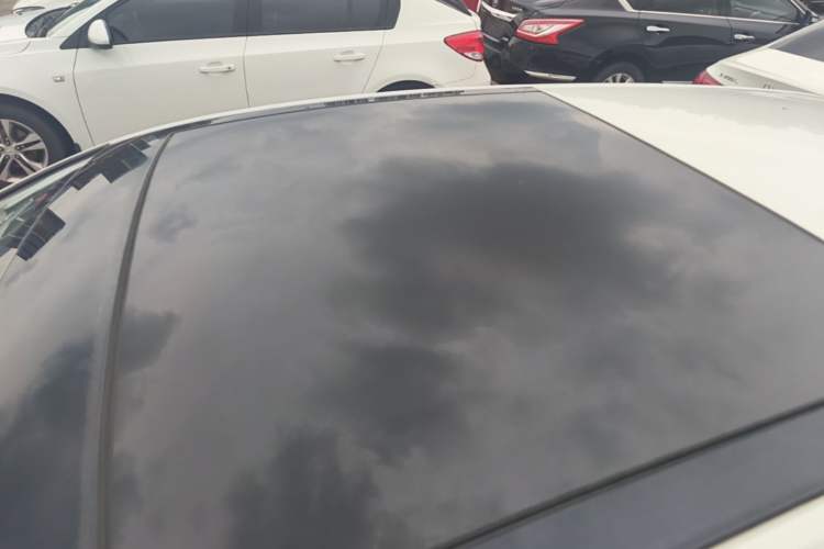 Used Volkswagen Golf 2015 1.4TSI Automatic Comfort Model Roof
