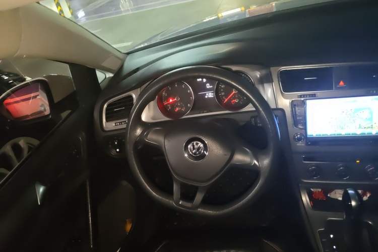 Used Volkswagen Golf 2015 1.6L Automatic Fashion Model Steering Wheel