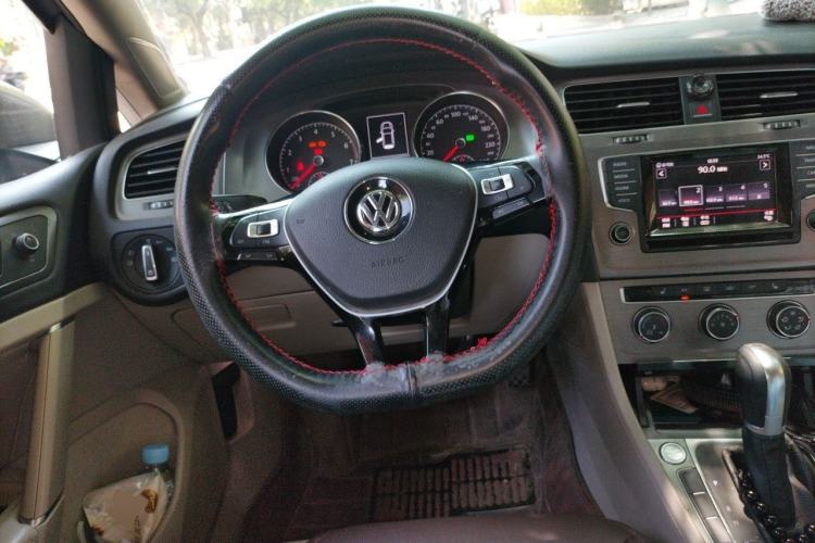 Used Volkswagen Golf 2015 1.4TSI Automatic Luxury Model Steering Wheel