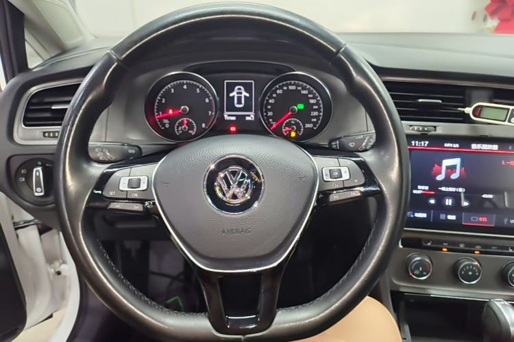Used Volkswagen Golf 2015 1.4TSI Automatic Luxury Model Steering Wheel