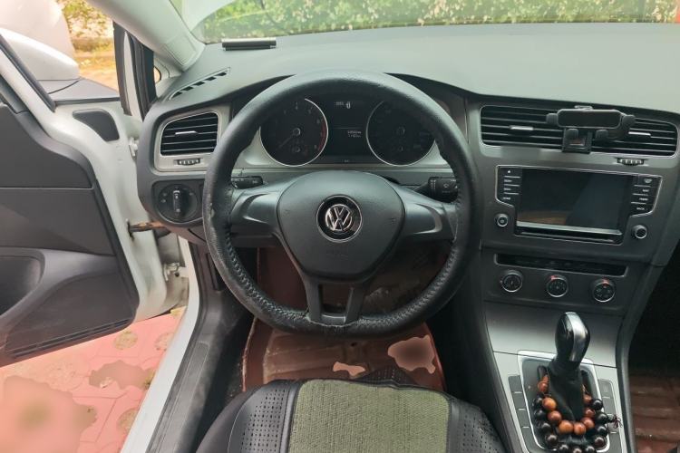 Used Volkswagen Golf 2015 1.6L Automatic Fashion Model Steering Wheel
