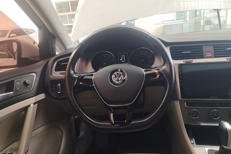 Used Volkswagen Golf 2015 1.6L Automatic Comfort Model Steering Wheel