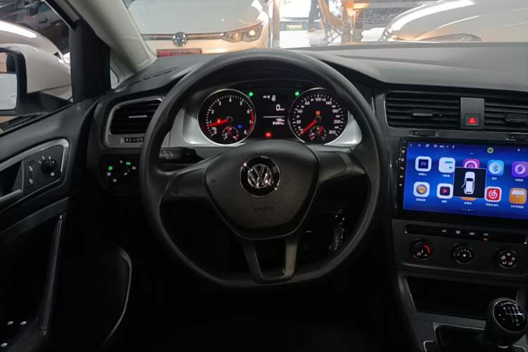 Used Volkswagen Golf 2015 1.6L Manual Fashion Edition Steering Wheel