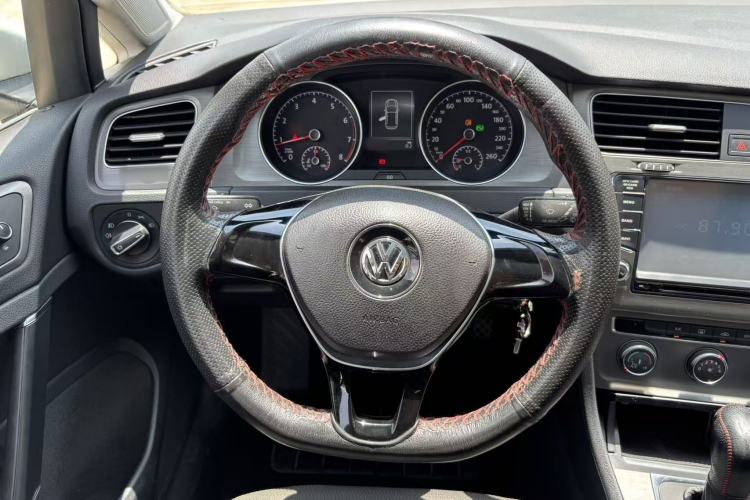 Used Volkswagen Golf 2015 1.6L Automatic Comfort Model Steering Wheel