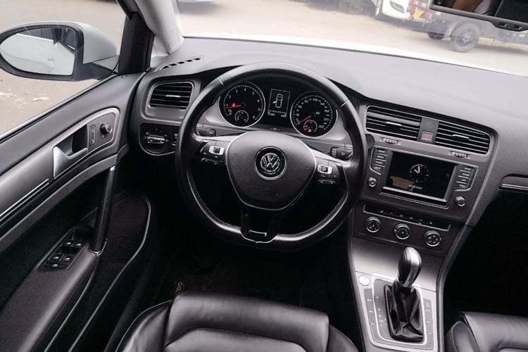 Used Volkswagen Golf 2015 1.4TSI Automatic Luxury Model Steering Wheel