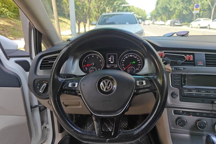 Used Volkswagen Golf 2015 1.4TSI Automatic Luxury Model Steering Wheel
