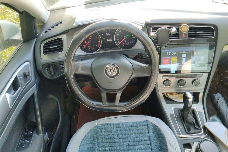 Used Volkswagen Golf 2015 1.6L Automatic Fashion Model Steering Wheel